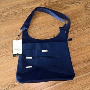 NWT Baggallini Bucket Bagg